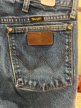 Wrangler Men's Medium Blue Straight-Leg Jeans with Brown Patch